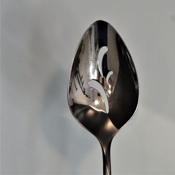 Vintage Oneidacraft Wintersong Pattern Deluxe Stainless Slotted Serving Spoon - Picture 7 of 7